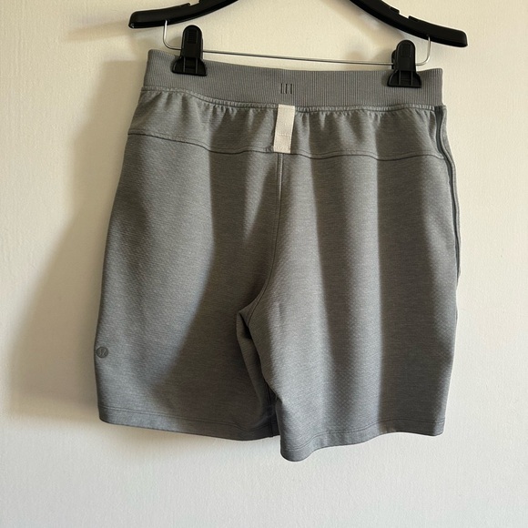 Lululemon Athletica Men’s Gray Textured Tech Shorts size Small EUC - Picture 6 of 7